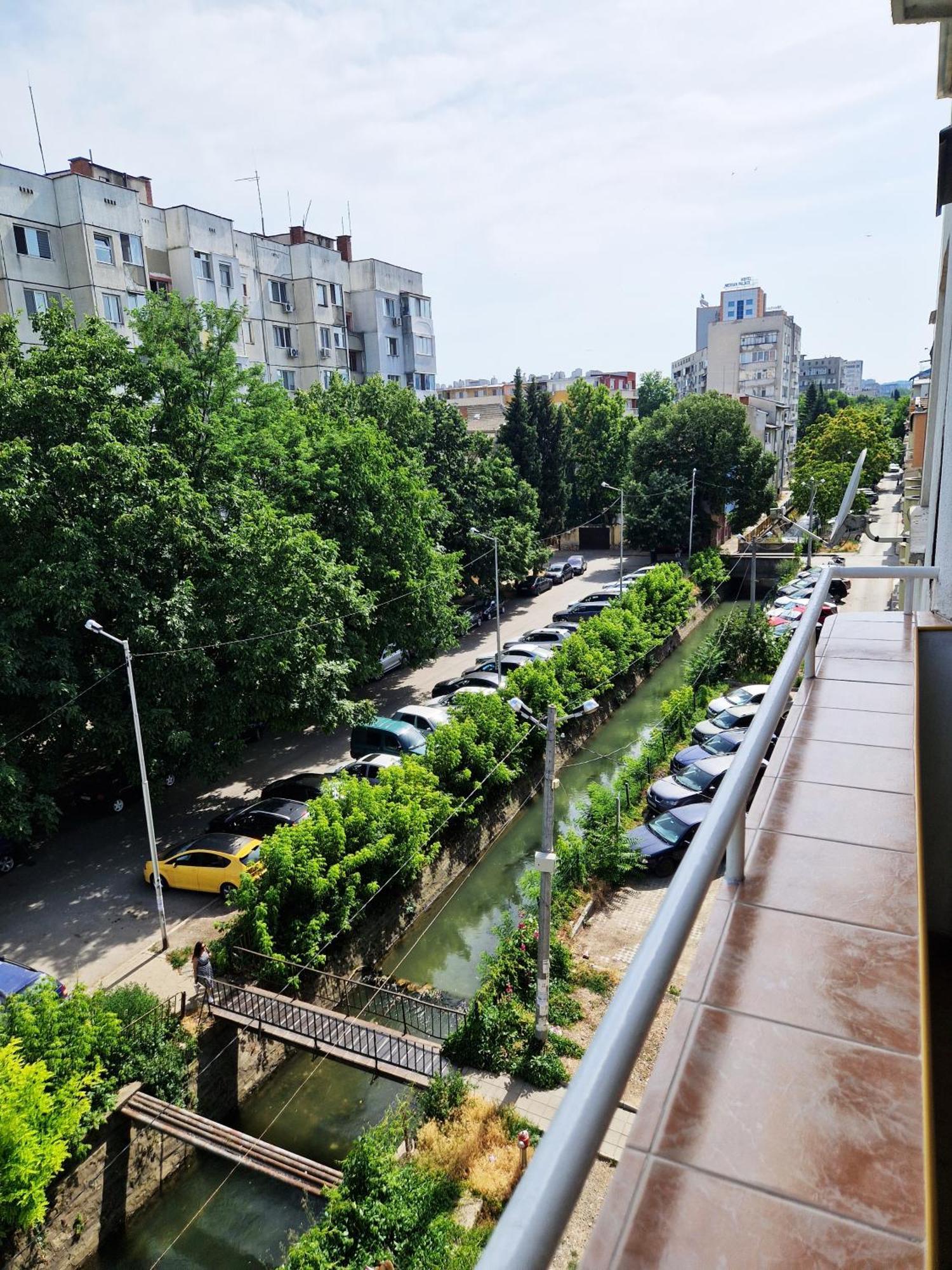 Central Apartment - Spacious Designer Property In Стара-Загора Экстерьер фото